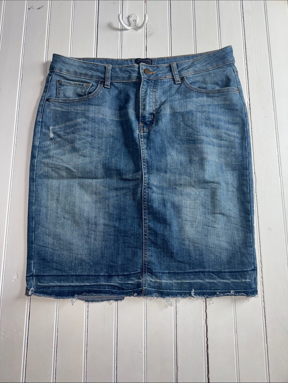 GAP Denim Midi Skirt Medium Wash Size 12/31